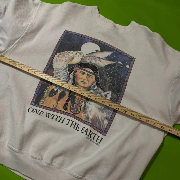 Vintage 1992 Native American One With The Earth Sweatshirt XL White Wolf Owl USA - Picture 4 of 7